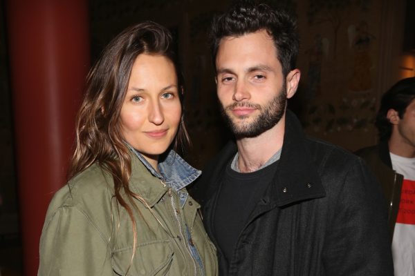 Penn Badgley et Domino Kirke attendent des jumeaux ensemble